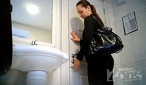 Любителя подглядывать за посетительницами женского туалета задержала полиция в Костанайской области